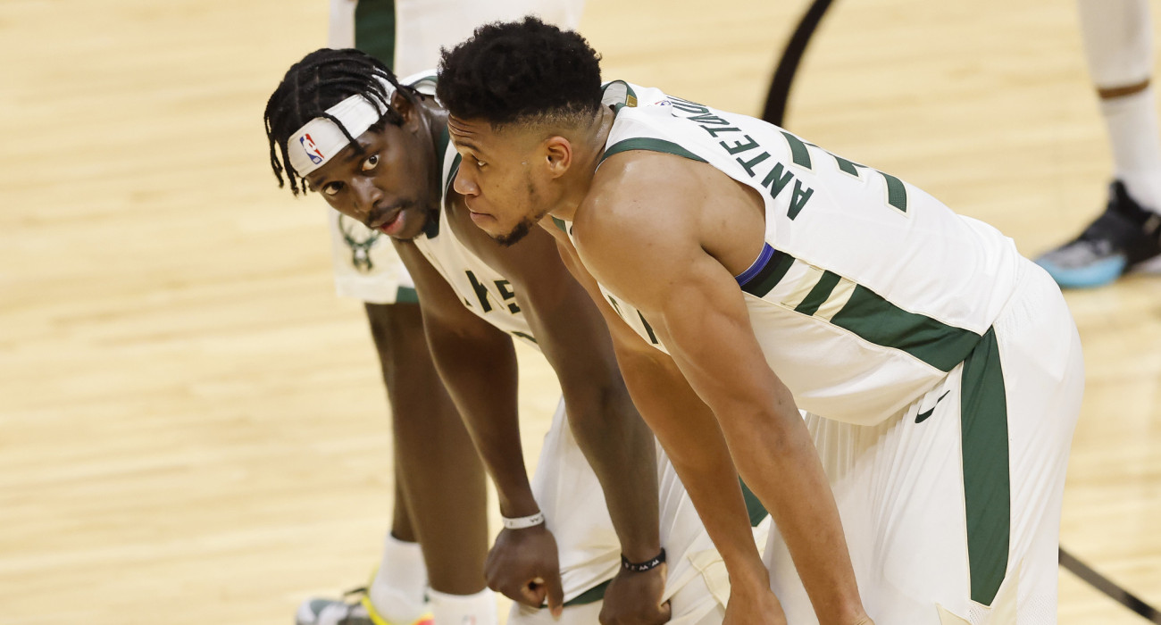 Ο Γιάννης Αντετοκούνμπο και ο Τζρου Χόλιντεϊ από τις κοινές τους μέρες στο Μιλγουόκι / Πηγή: Michael Reaves / Getty Images / Ideal Images