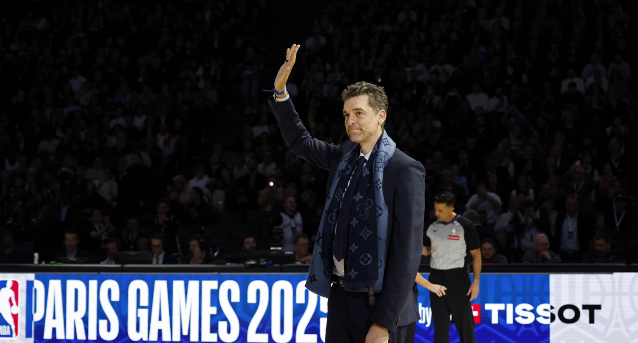 Ο σπουδαίος Πάου Γκασόλ στο Παρίσι, για τα Global Games του ΝΒΑ το 2025 / Photo by Catherine Steenkeste/NBAE via Getty Images