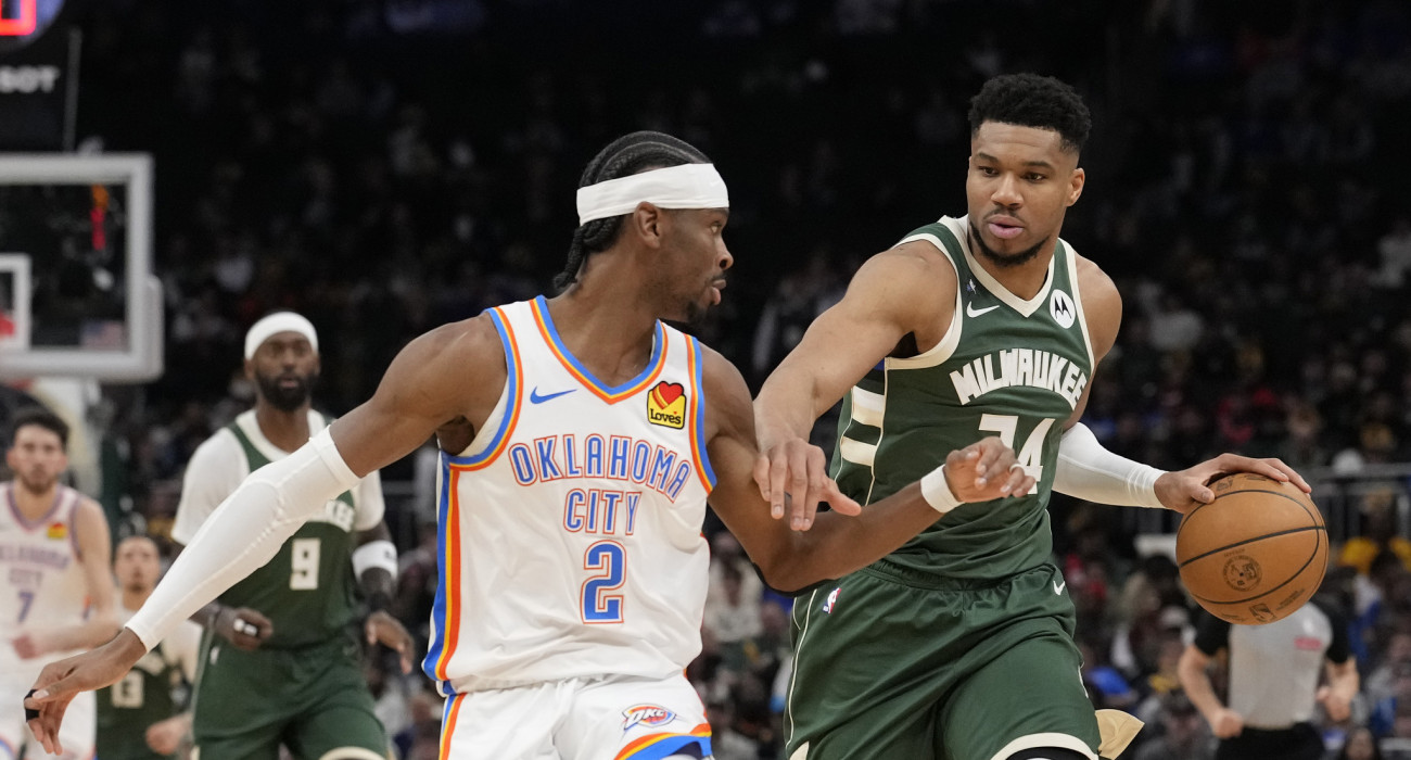 Ο Σέι Γκίλτζιους - Αλεξάντερ με τον Γιάννη Αντετοκούνμπο/Photo by Patrick McDermott/Getty Images