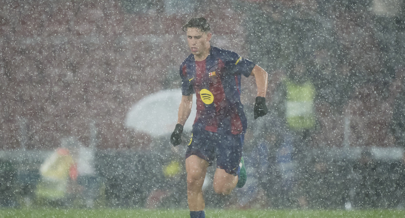 Ο Φερμίν Λόπεζ που με το... ζόρι διακρίνεται λόγω χαλαζόπτωσης στο «Καμπ Νου» / Pablo Rodriguez/Quality Sport Images/Getty Images