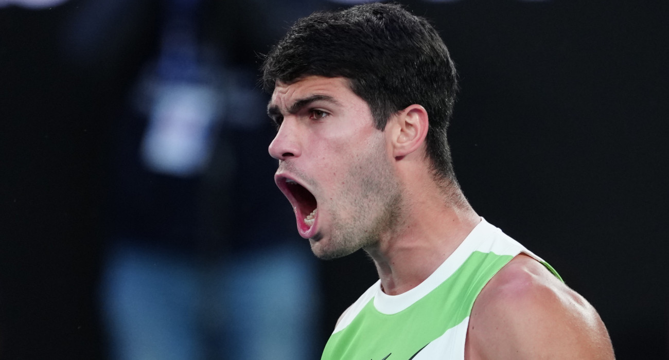 Ο Κάρλος Αλκαράθ πανηγυρίζει την κατάκτηση του Australian Open  / Πηγή: by Fred Lee/Getty Images