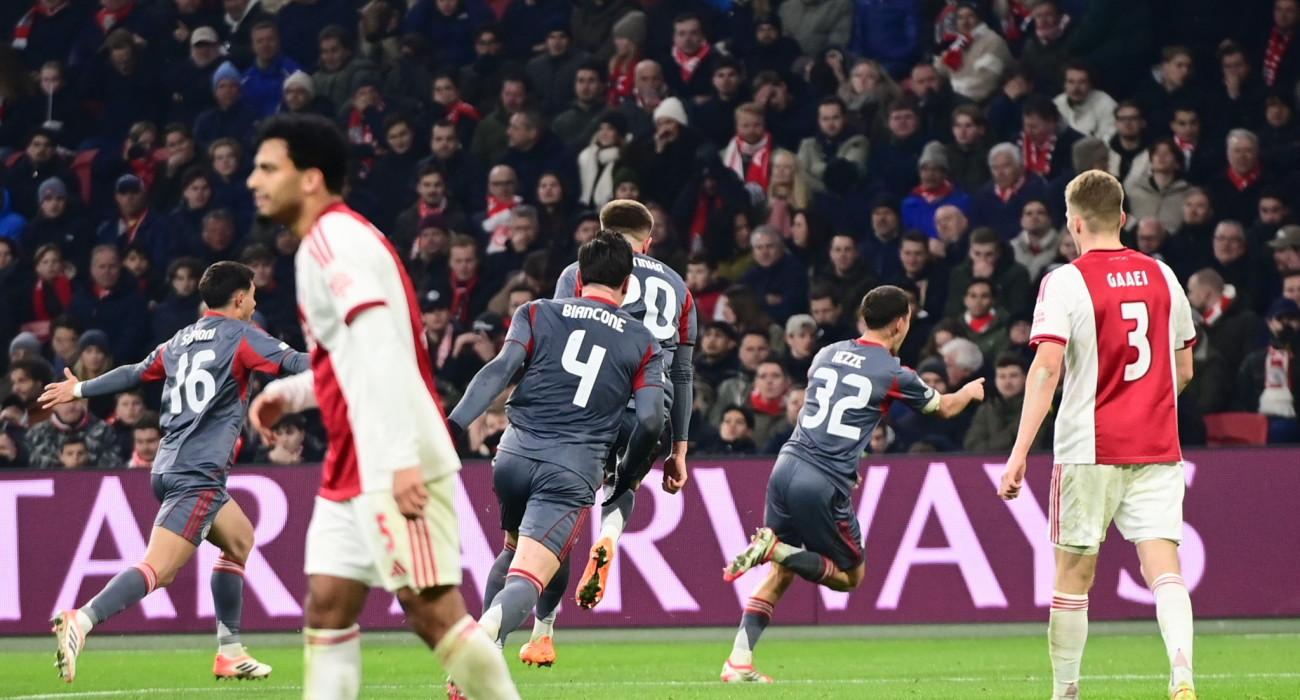 Ο Σαντιάγκο Έσε μόλις έχει σκοράρει το δεύτερο γκολ του Ολυμπιακού απέναντι στον Άγιαξ / Πηγή: Eurokinissi