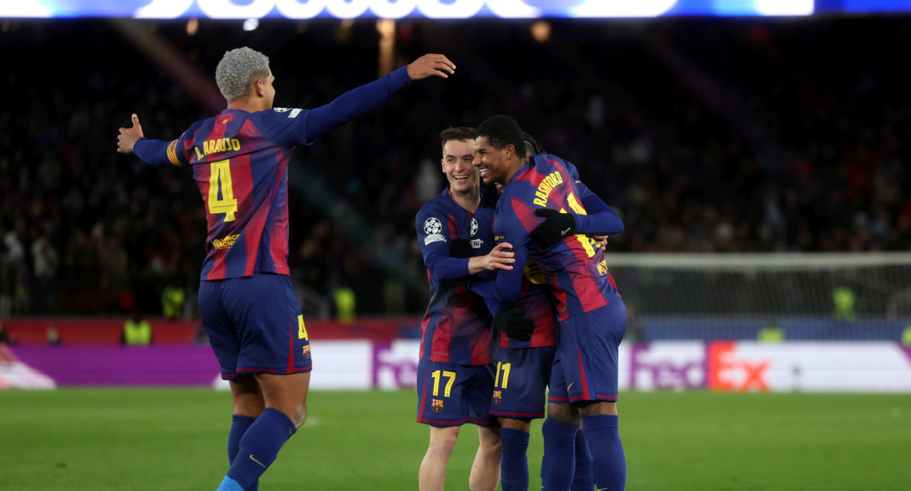 Οι ποδοσφαιριστές της Μπαρτσελόνα πανηγυρίζουν ξανά στην κορυφή της La Liga / Πηγή: Getty