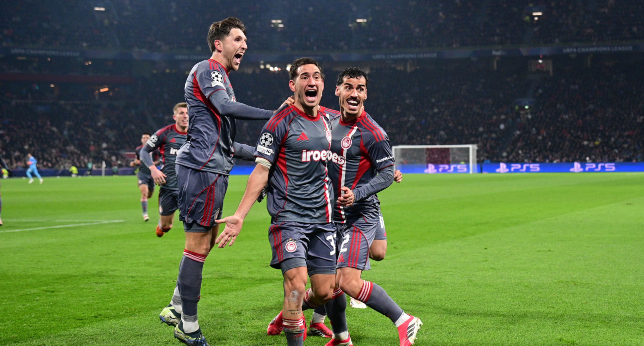 Οι ποδοσφαιριστές του Ολυμπιακού πανηγυρίζουν / Πηγή: Eurokinissi