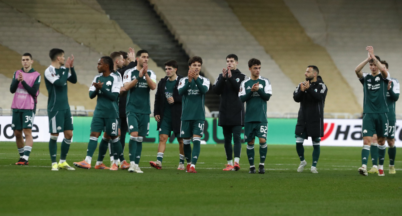 Οι ποδοσφαιριστές του Παναθηναϊκού μετά το παιχνίδι με την Ρόμα / Πηγή: Eurokinissi