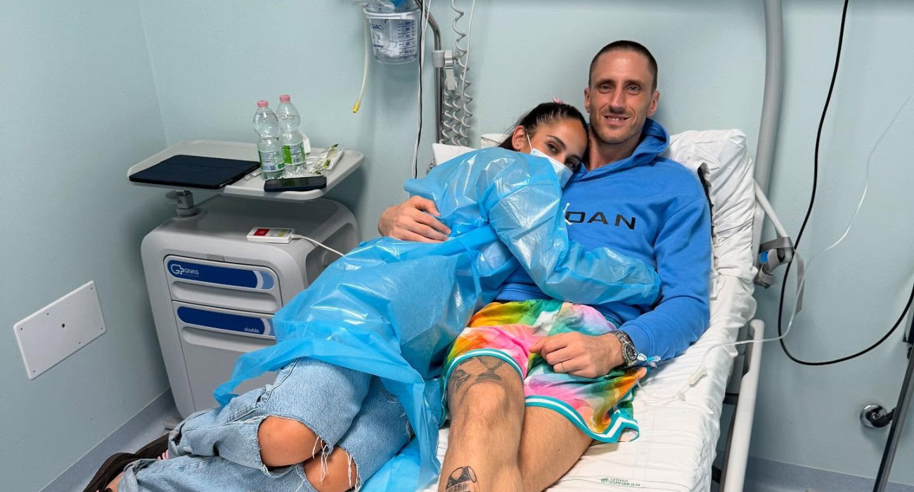 Η φωτογραφία του Ακίλε Πολονάρα με τη σύζυό του Έρικα Μπουφάνο στο νοσοκομείο / Πηγή: @erikabufano