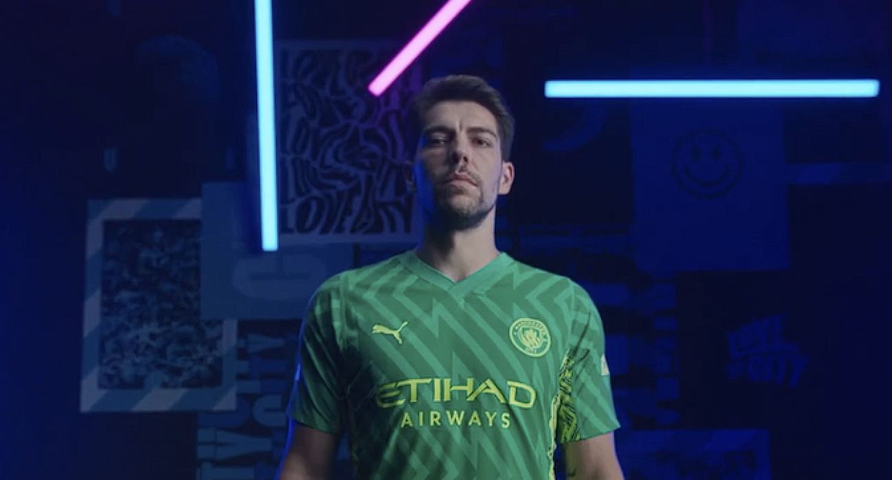 Ο Στέφαν Ορτέγκα με την φανέλα της Μάντσεστερ Σίτι την σεζόν 2022/23 / Screenshot