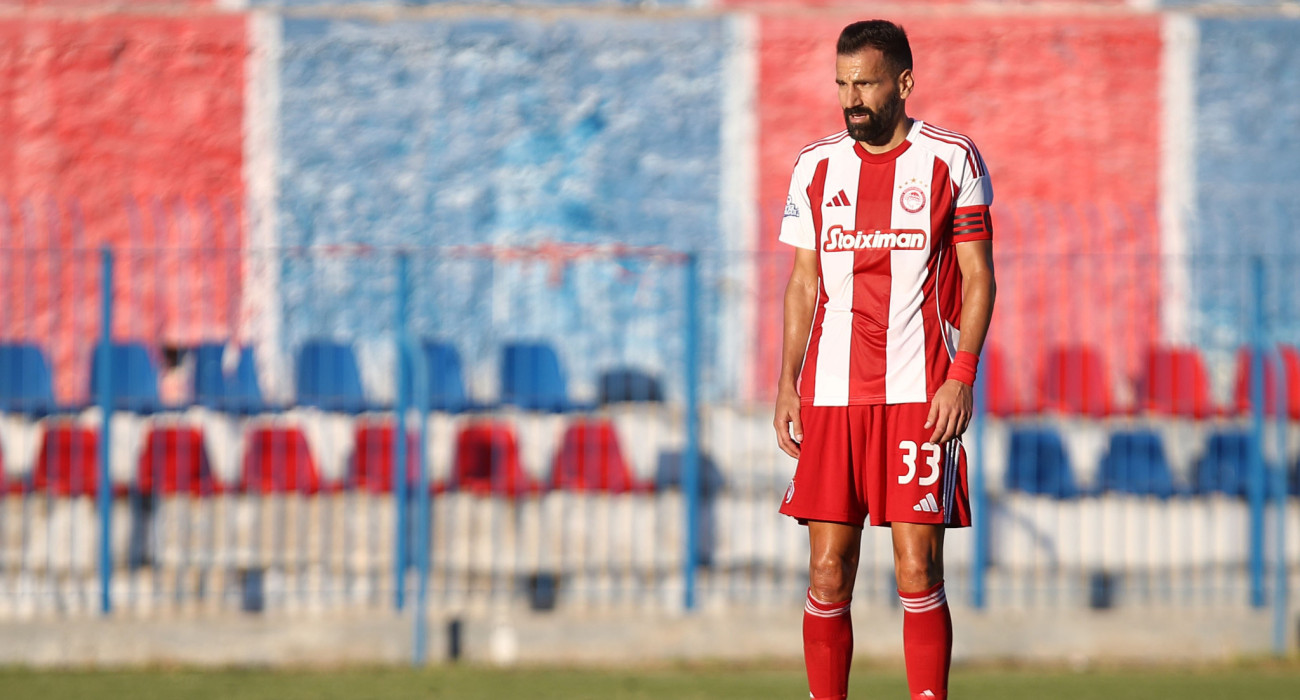 Ο Δημήτρης Σιόβας με τη φανέλα του Ολυμπιακού Β' στο ματς με την Ελλάς Σύρου / Πηγή: Intime