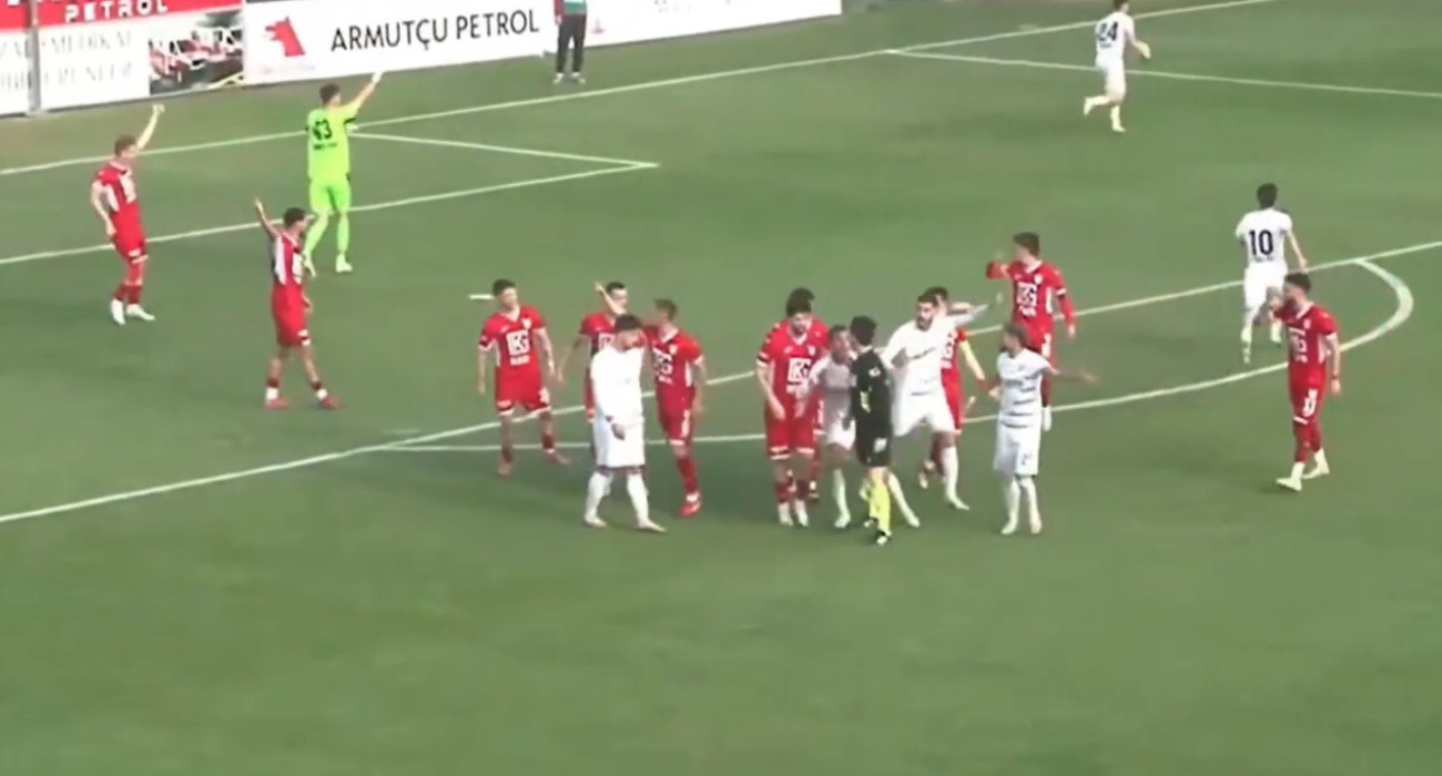 Οι διαμαρτυρίες στον διαιτητή για το γκολ που δεν μέτρησε στην Τουρκία / Screenshot