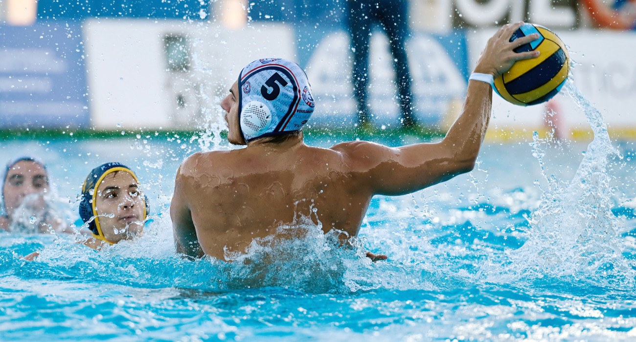 Φάση από τον αγώνα της Βουλιαγμένης στη Water Polo League / Πηγή: Intime