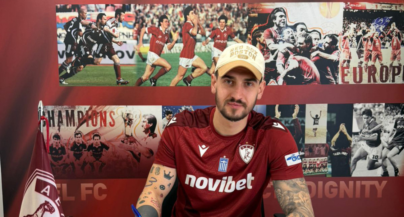 Ο Λάζαρ Ρόσιτς με την φανέλα της ΑΕΛ Νovibet /