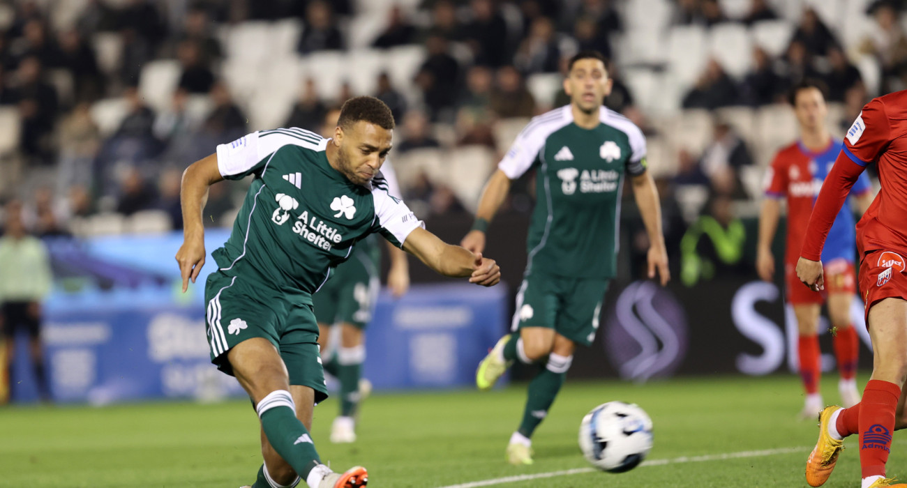 Ο Σίριλ Ντέσερς στον αγώνα του Παναθηναϊκού με τον Βόλο / Πηγή: Intime