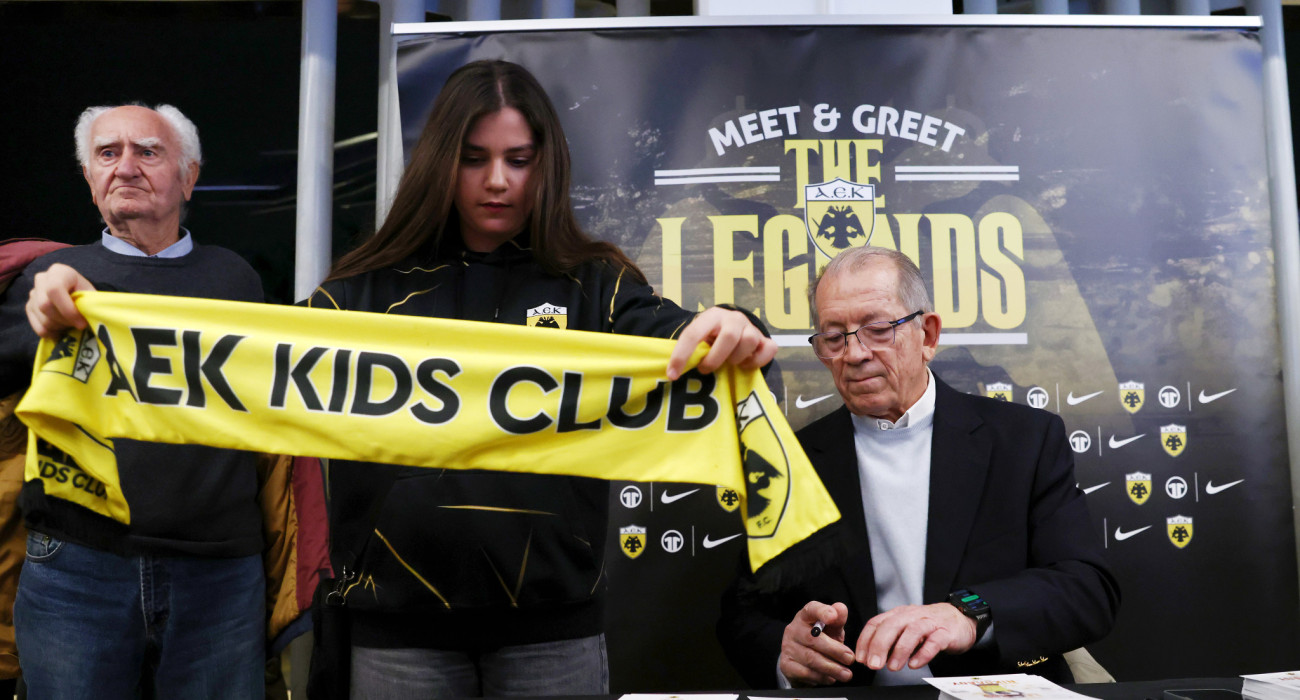 Ο Λάκης Νικολάου στο γήπεδο της ΑΕΚ / Πηγή: Intime