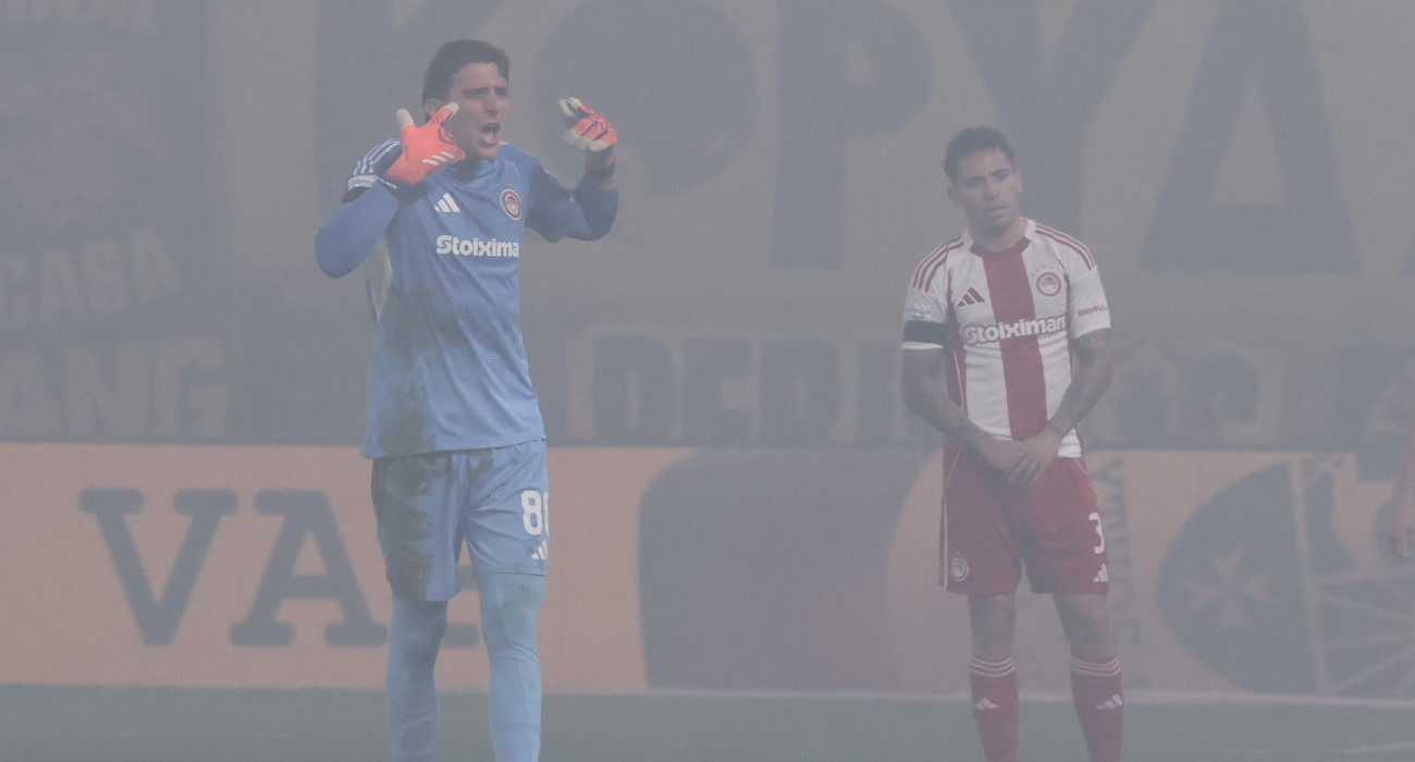 Ο Κωνσταντής Τζολάκης διαμαρτύρεται για την περιορισμένη ορατότητα / Πηγή: Eurokinissi