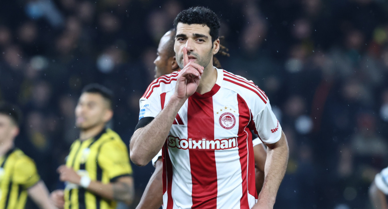 Ο Μέχντι Ταρέμι πανηγυρίζει το γκολ ισοφάρισής του στο ντέρμπι ανάμεσα σε Ολυμπιακό και ΑΕΚ, Πηγή: Intime