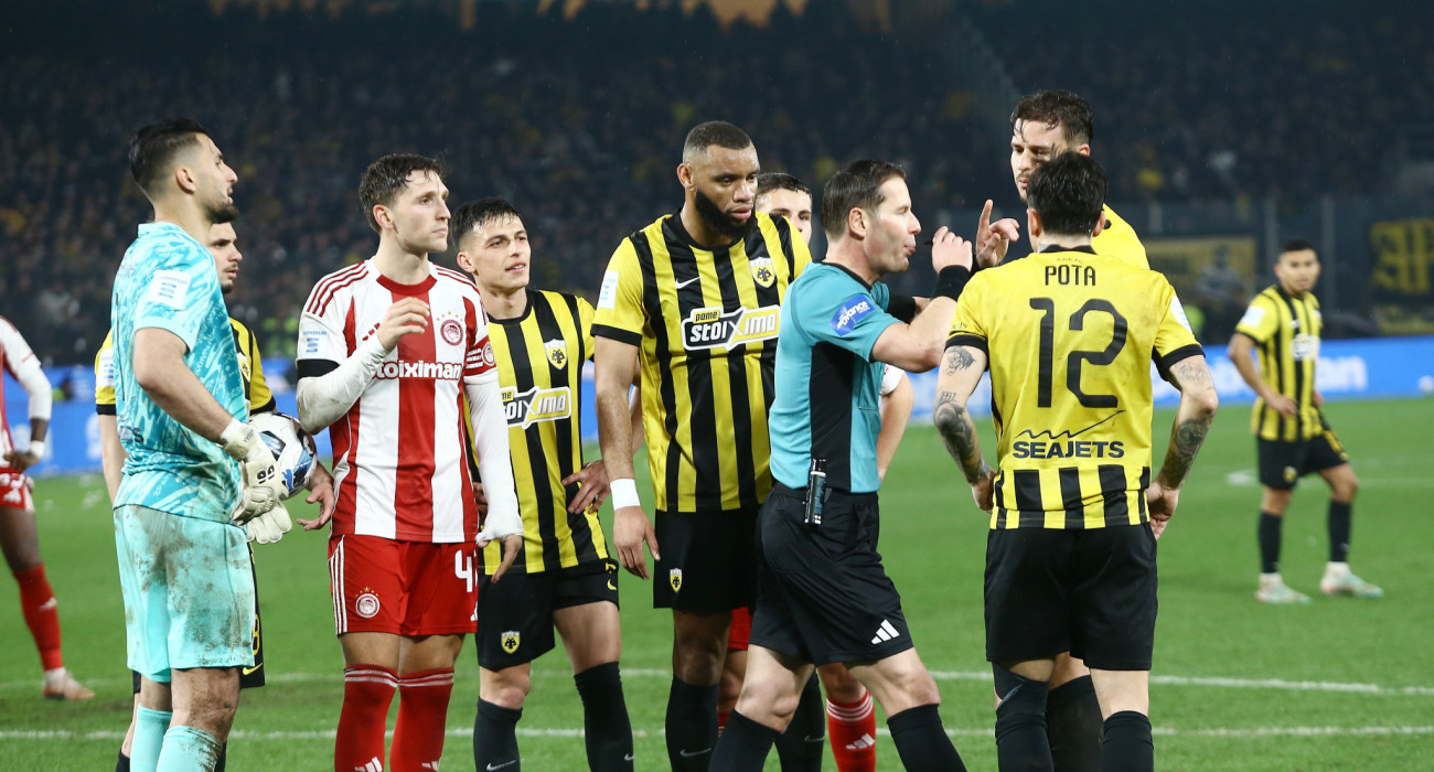 Ο Μάκελι στο ΑΕΚ-Ολυμπιακός /Πηγή: Intime