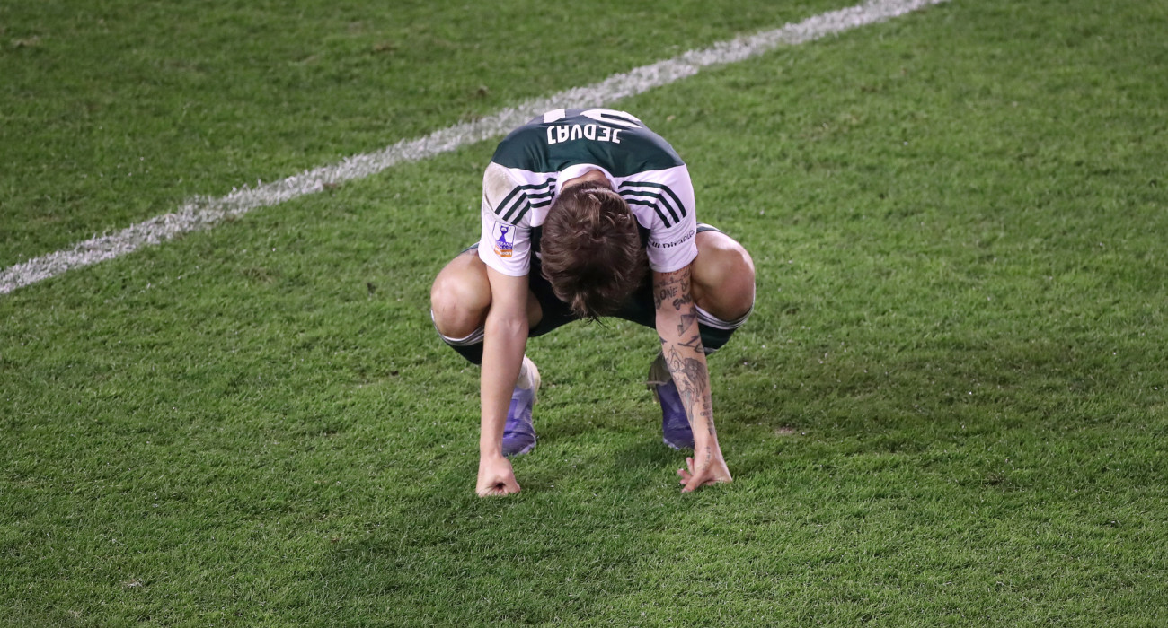 Ο Τιν Γεντβάι περίλυπος μετά την ήττα του Παναθηναϊκού / Πηγή: InTime