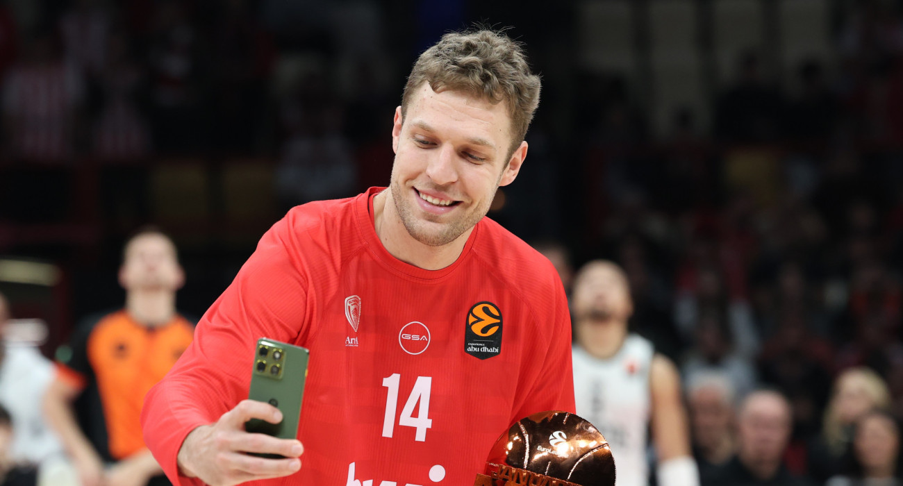 O MVP του Ιανουαρίου Σάσα Βεζένκοφ / Πηγή: ΙΝΤΙΜΕ