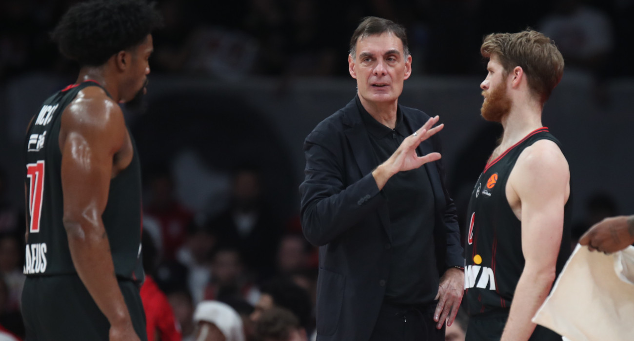 ΜακΚίσικ και Ουόκαπ υπακούν στις εντολές του κόουτς Μπαρτζώκα / Πηγή: ΙΝΤΙΜΕ