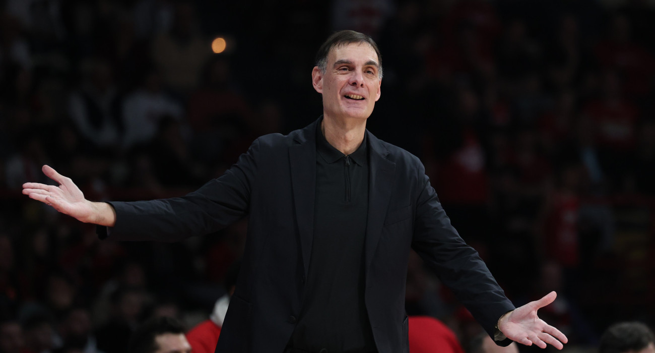 Ο Γιώργος Μπαρτζώκας στο ματς του Ολυμπιακού με τη Βίρτους Μπολόνια/Πηγή: Eurokinissi