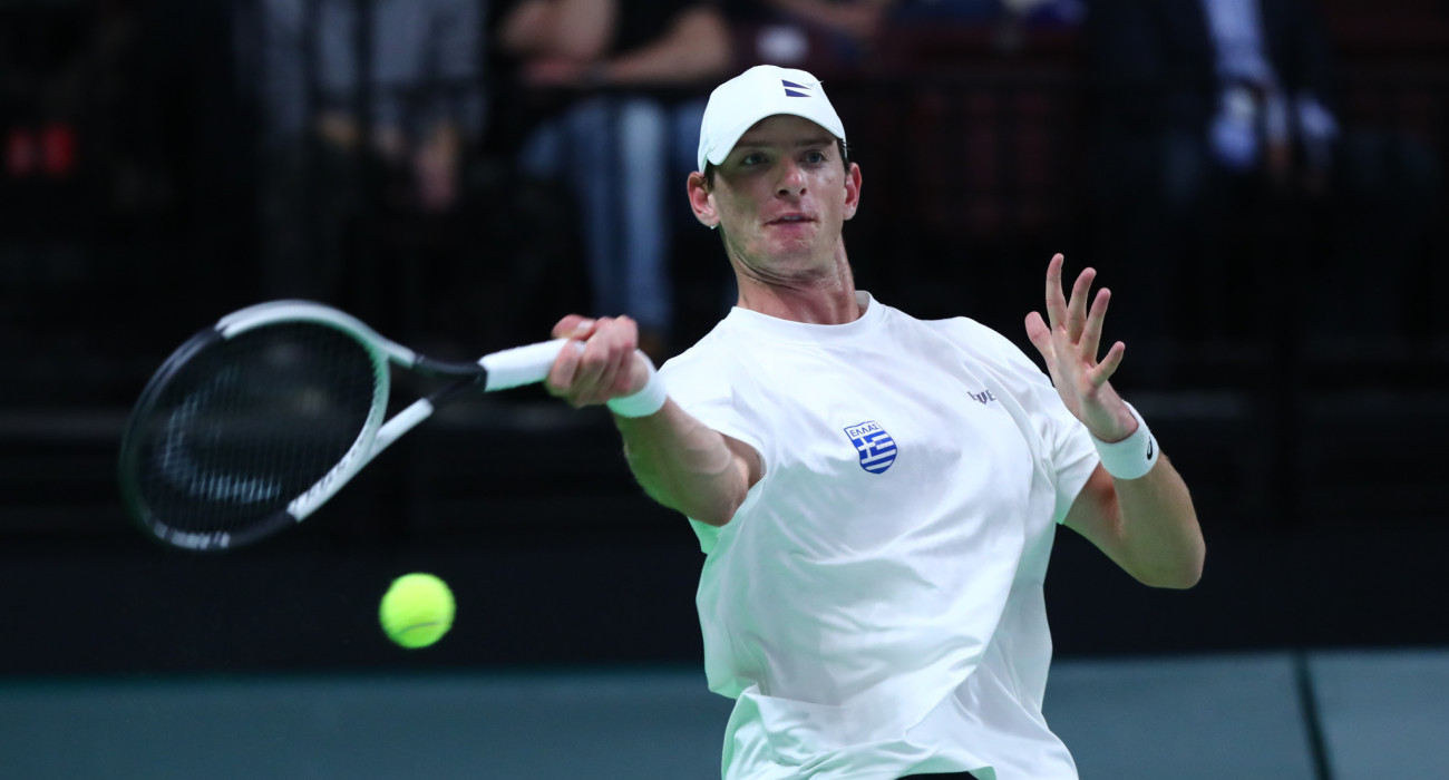 Ο Στέφανος Σακελλαρίδης στην αναμέτρηση με τον Ροντρίγκο Πατσέκο Μέντες / Πηγή: InTime