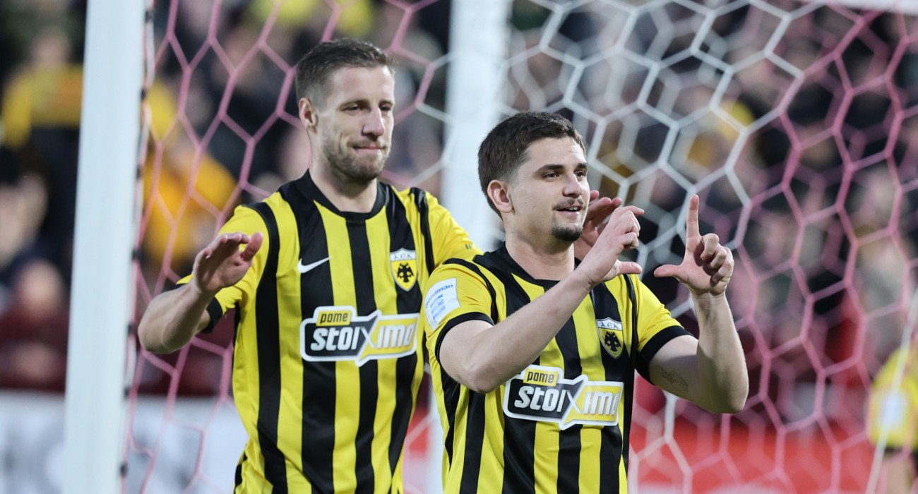 Ο Ραζβάν Μαρίν πανηγυρίζει μαζί με τον Μπαρνάμπας Βάργκα απέναντι στον Πανσερραϊκό / Πηγή: InTime