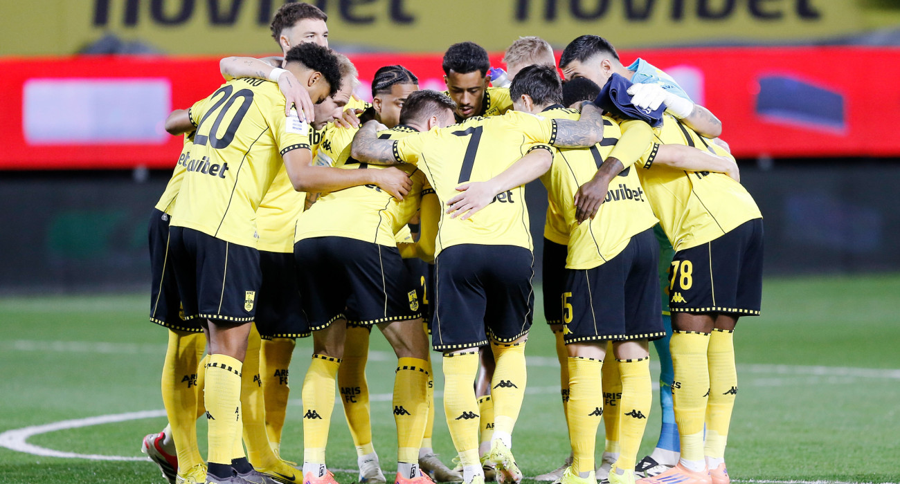 Ορκος νίκης από τους παίκτες του Άρη/Πηγή: Intime