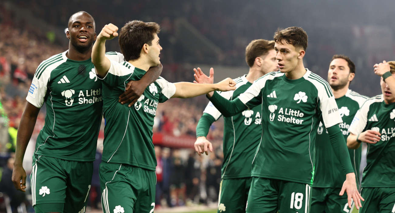 O Ταμπόρδα πανηγυρίζει με τους συμπαίκτες του το γκολ που έδωσε τη σπουδαία νίκη στον Παναθηναϊκό / Πηγή: Intime