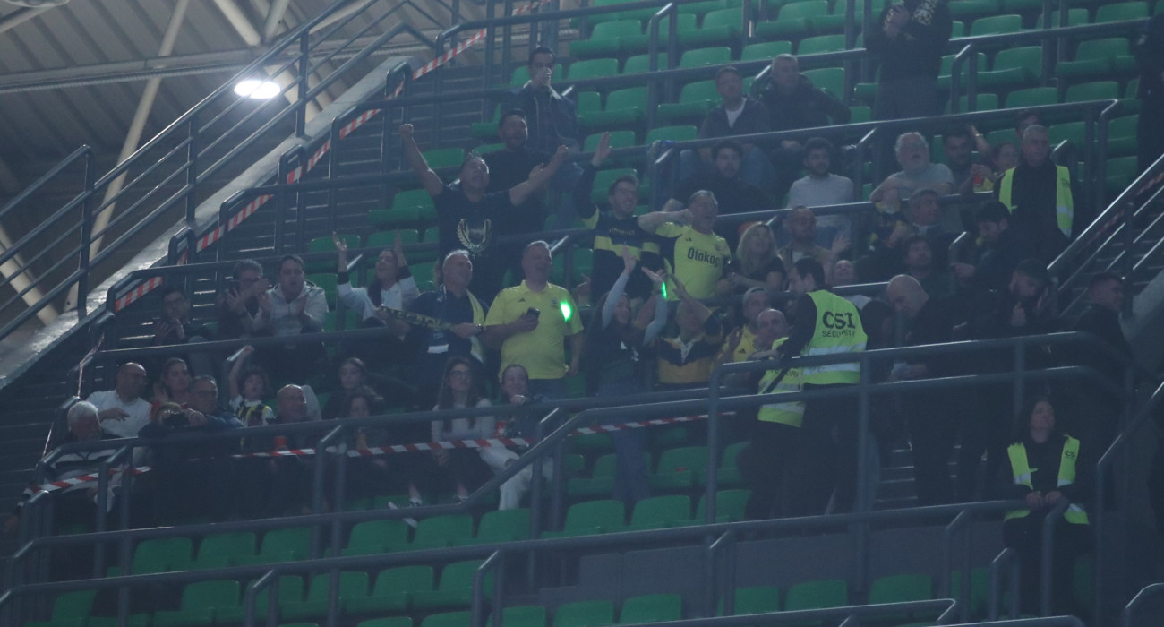 Οι οπαδοί της Φενέρ στο Ολυμπιακό Στάδιο / Πηγή : ΙΝΤΙΜΕ