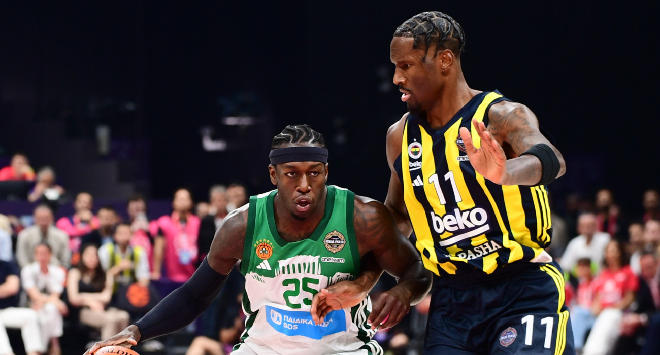 Ο Κέντρικ Ναν προσπαθεί να πάρει θέση, ο Νάιτζελ Χέιζ-Ντέιβις τον έχει σε... στενό μαρκάρισμα / Πηγή: Eurokinissi