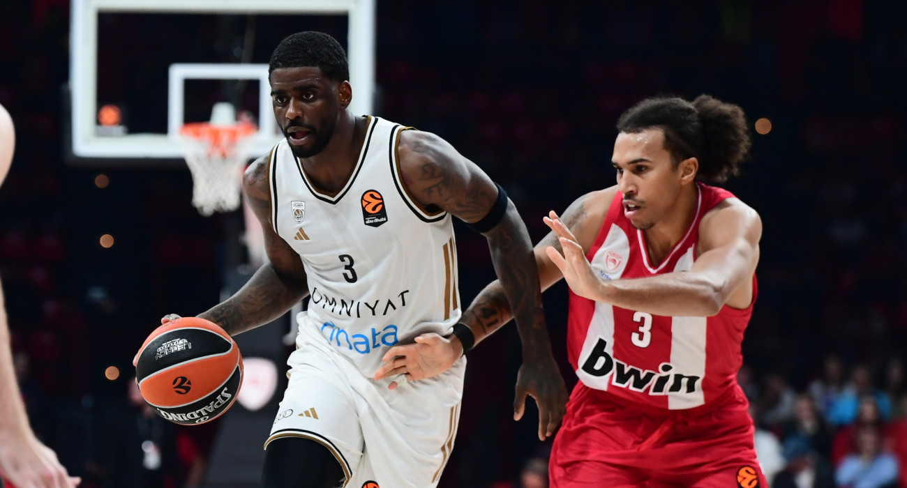 Τάισον Γουόρντ και Ντουέιν Μπέικον στο Ολυμπιακός-Dubai BC / Πηγή: Eurokinissi