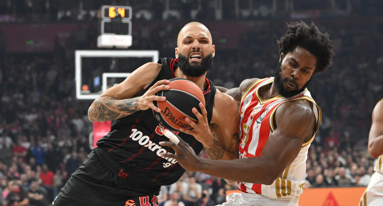 Ο Εβάν Φουρνιέ με τον Σέμι Οτζελέγε σε μία δυνατή μονομαχία/Πηγή: Eurokinissi