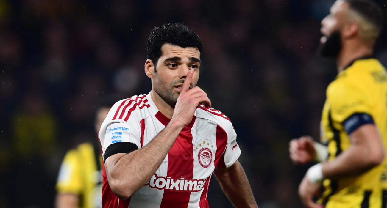 Ο Μέχντι Ταρέμι πανηγυρίζει το γκολ που σημείωσε απέναντι στην ΑΕΚ / Πηγή: Eurokinissi