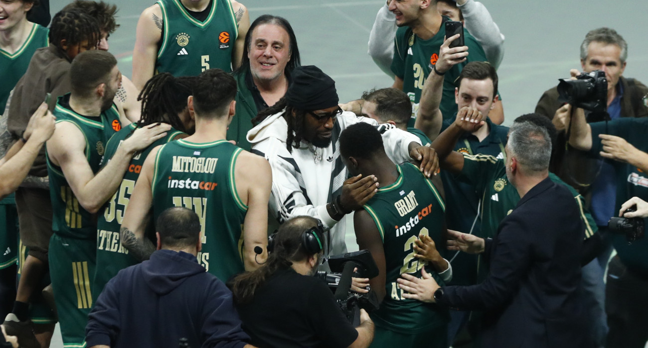 Οι πανηγυρισμοί των παικτών του Παναθηναϊκού με τον Γκραντ στο επίκεντρο, Πηγή: Eurokinissi