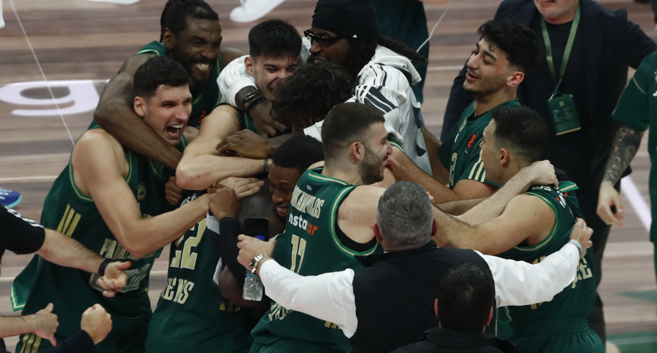 Οι πανηγυρισμοί των παικτών του Παναθηναϊκού με τον Γκραντ στο επίκεντρο, Πηγή: Eurokinissi