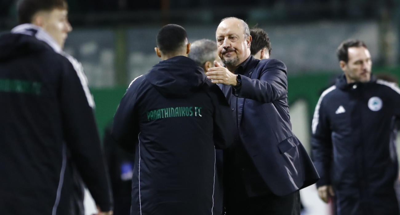 Ο Ράφα Μπενίτεθ μετά τη λήξη του αγώνα του Παναθηναϊκού με τον ΠΑΟΚ / Πηγή: Eurokinissi