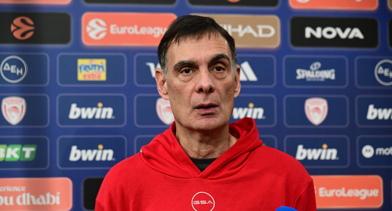 Ο κόουτς Μπαρτζώκας στην media day του Ολυμπιακού πριν το ματς με τη Βίρτους / Πηγή: Eurokinissi