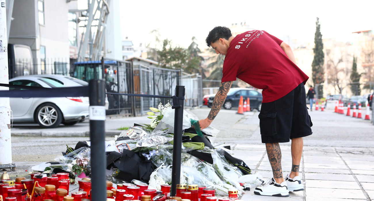 Ο Χόρχε Σάντσες στο μνημείο των θυμάτων του ΠΑΟΚ / Πηγή: Eurokinissi