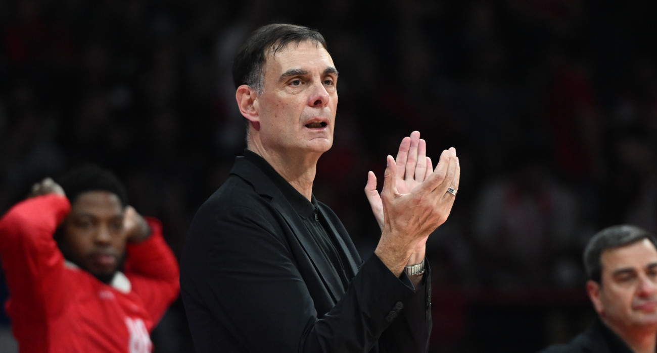 Ο Γιώργος Μπαρτζώκας στο ματς του Ολυμπιακού με τη Βίρτους/Πηγή: Eurokinissi