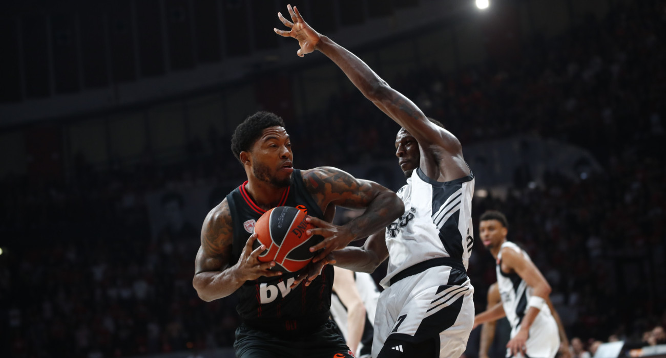 Ο Ταϊρίκ Τζόουνς σε μία προσπάθεια στο ματς του Ολυμπιακού με τη Βίρτους Μπολόνια/Πηγή: Eurokinissi