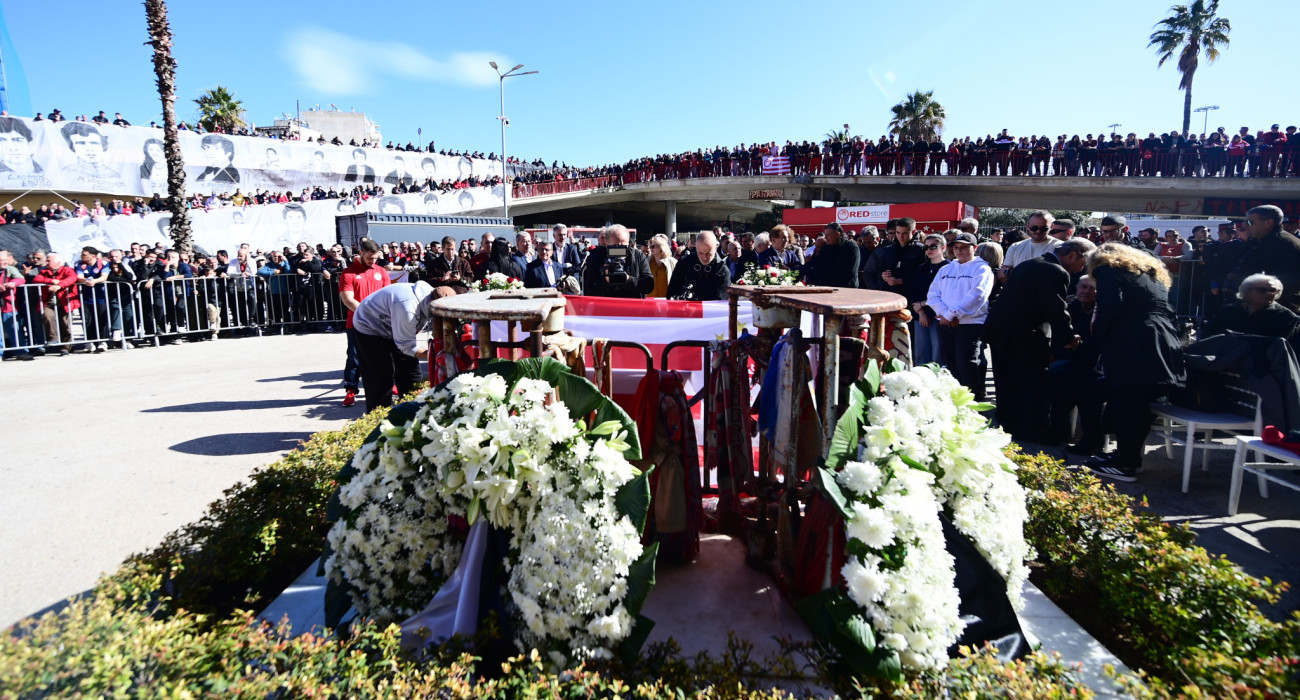 Κοσμοσυρροή για το μνημόσυνο των θυμάτων της Θύρας 7 / Πηγή: Eurokinissi