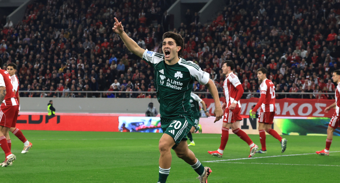 Ο Βισέντε Ταμπόρδα πανηγυρίζει το γκολ του στο «Καραϊσκάκης» / Πηγή: Eurokinissi