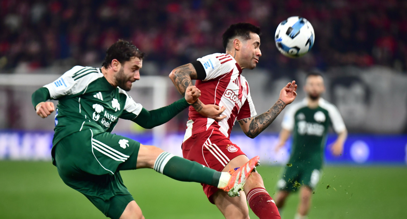 Ο Ντάβιντε Καλάμπρια στην αναμέτρηση κόντρα στον Ολυμπιακό / Πηγή: Eurokinissi