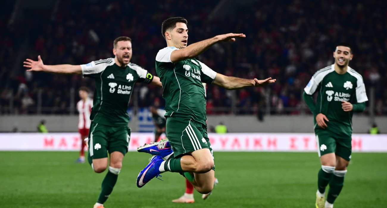 Ο Παύλος Παντελίδης πανηγυρίζει με πάθος το γκολ του απέναντι στον Ολυμπιακό, το οποίο εντέλει ακυρώθηκε / Πηγή: Eurokinissi