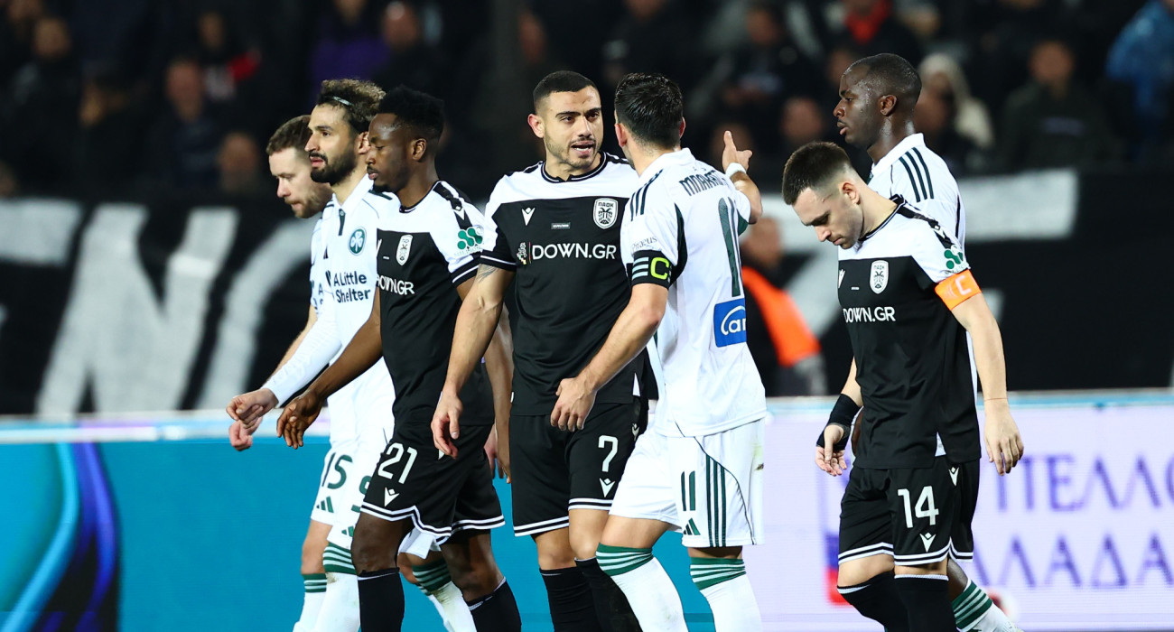 Μπακασέτας και Γιακουμάκης σε έντονη αντπαράθεση μετά τη λήξη του ημιχρόνου / Πηγή: Eurokinissi