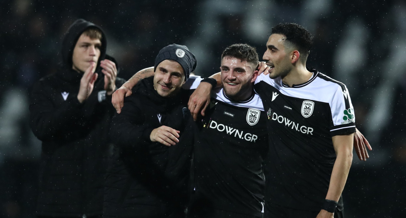 Ο Δημήτρης Πέλκας, ο Χρήστος Ζαφείρης και ο Γιάννης Μιχαηλίδης πανηγυρίζουν την πρόκριση του ΠΑΟΚ / Πηγή: Eurokinissi