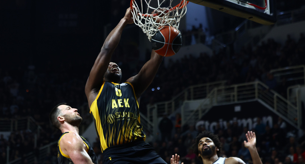 Η ΑΕΚ πέρασε σαν... τρένο από το PAOK Sports Arena και έφτασε τις 12 σερί νίκες