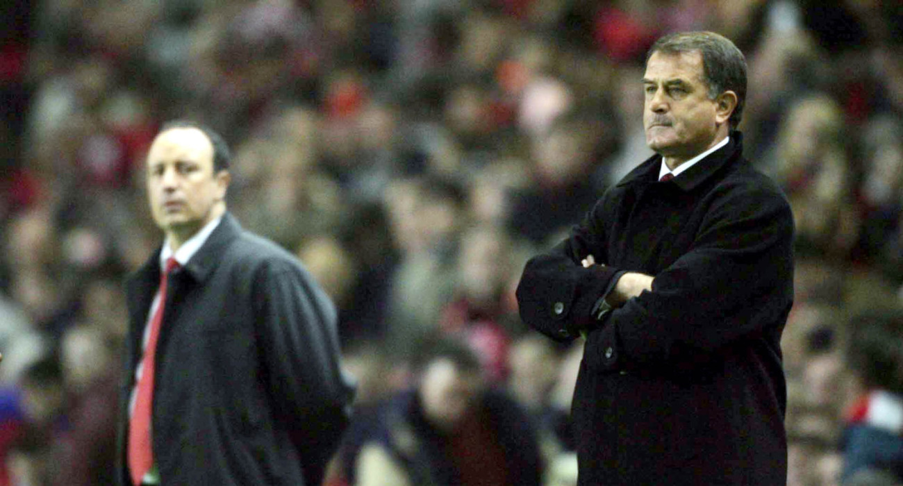 Ράφα Μπενίτεθ και Ντούσαν Μπάγεβιτς στο Λίβερπουλ-Ολυμπιακός το 2004 / Πηγή: Eurokinissi