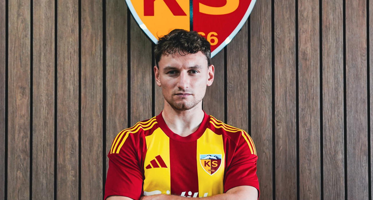 Ο Φεντόρ Τσάλοφ με τη φανέλα της Καϊσέρισπορ / ΠηγKayserisporFK