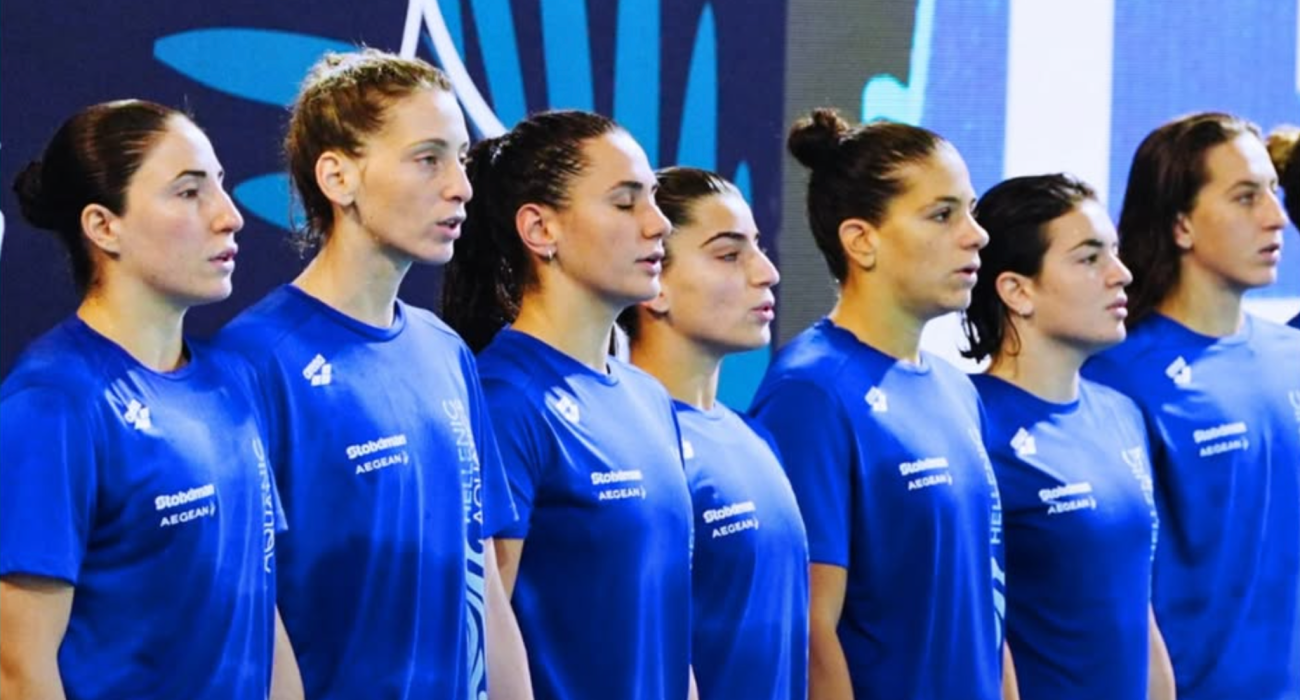 Η Εθνική ομάδα πόλ γυναικών στην ανάκρουση του Εθνικού ύμνου / Πηγή: European Aquatics